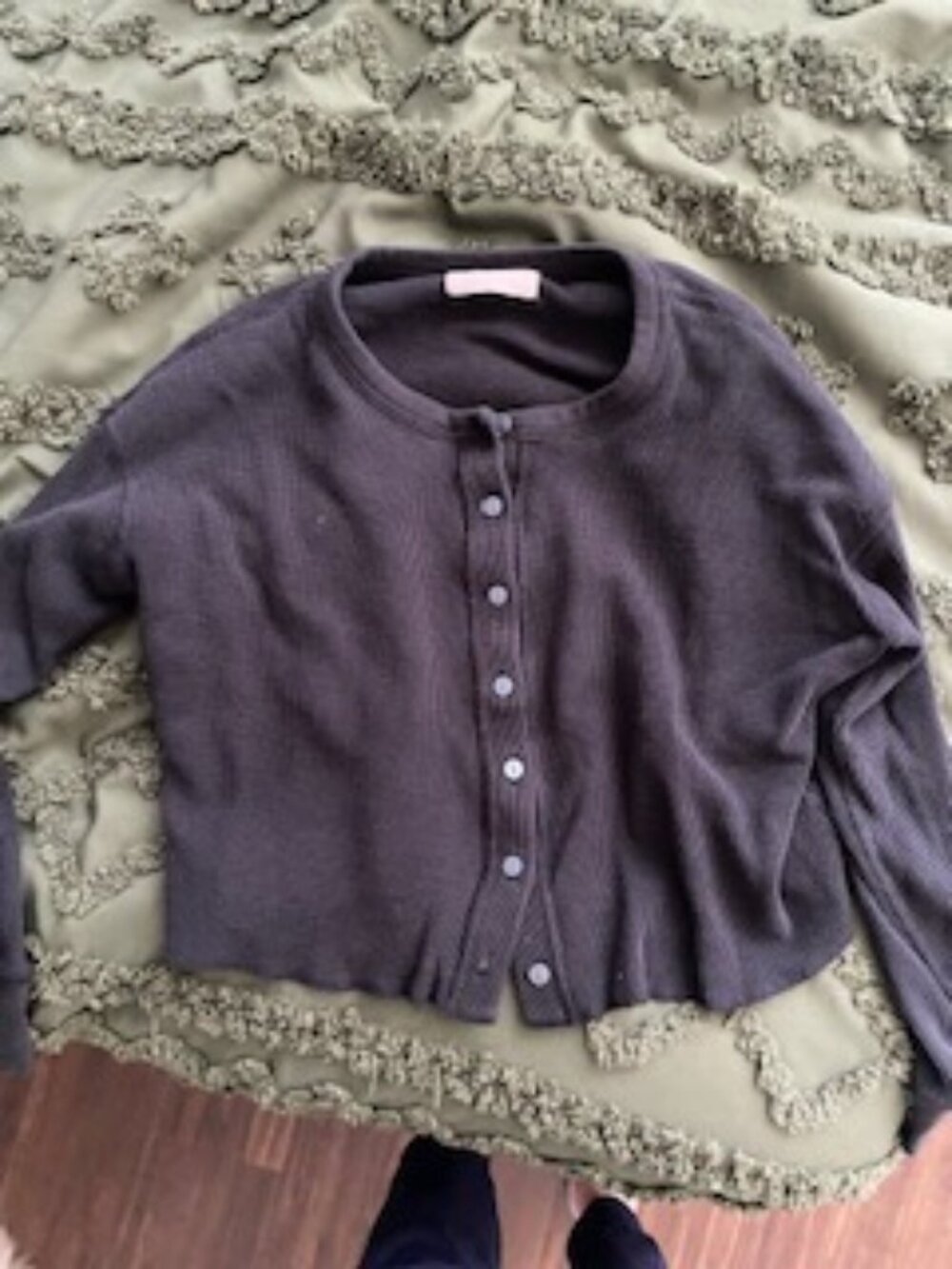 Everlane Cropped Black Shirt Size Small - never worn. Black Waffle